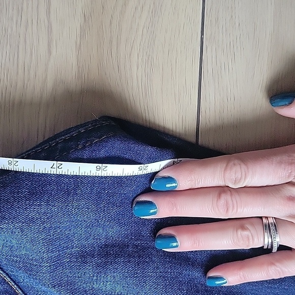 NWOT TRUE RELIGION CURVY CAPRI DISTRESSED SKINNY JEAN 27 - Picture 10 of 11